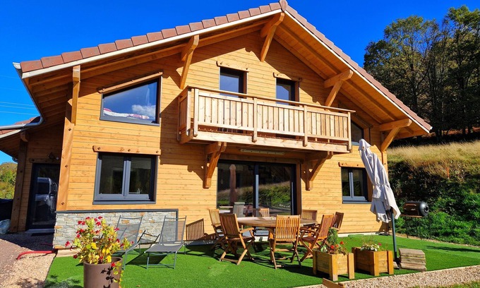 Anould Ski Chalet | 7pers chalet with petanque court, sauna, table soccer