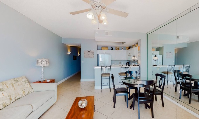 Fort Walton Beach Condo | 7th-floor bay-view condo with steps to the beach, short drive to dining