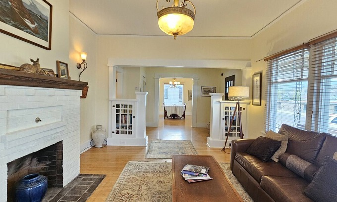 Anaconda House | 7th Street Charm – Historic Home for a Relaxing Stay