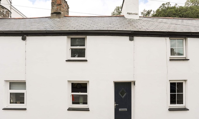 Rhyd-y-clafdy Cottage | 8 ABERERCH ROAD, pet friendly, country holiday cottage in Pwllheli