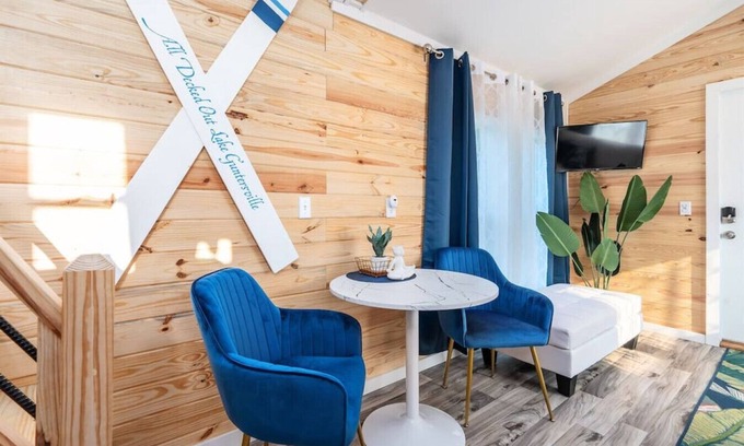 Guntersville Apartment | 8 All Decked Out Luxury Tiny House ~ Private Firepit