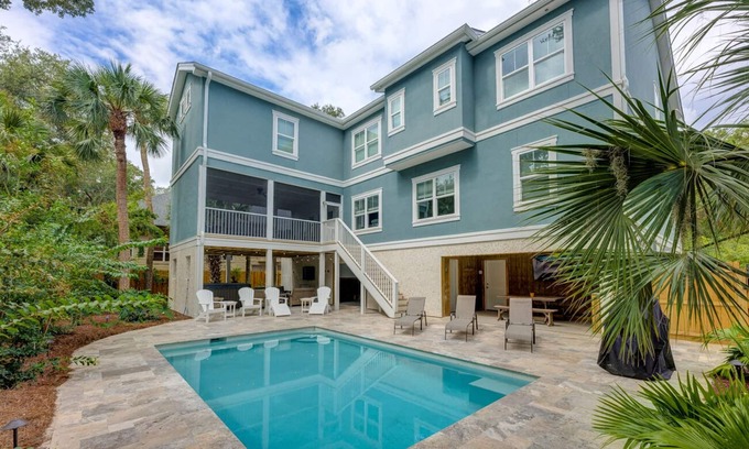 North Forest Beach House | 8 bed, 8F/2H Baths, 7 King Suites, Elevator, Private Pool, 3 min walk to Beach!