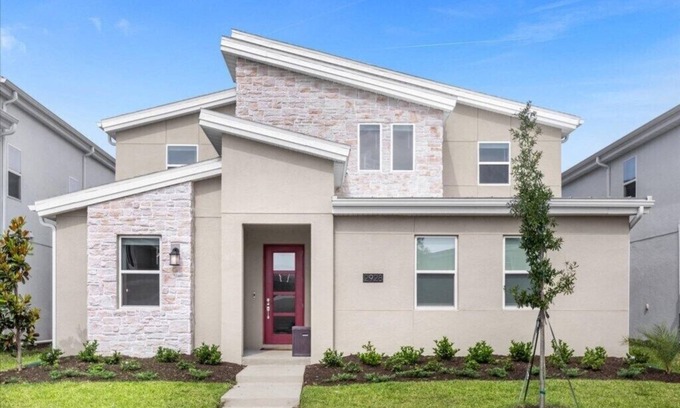 Kissimmee House | 8 Bedroom/5 Bathroom Storey Lake (2928 PL)