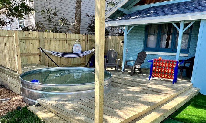 Smith's Memento House | 8 beds! Steps to Ocean Center | Cowboy Pool | Beach
