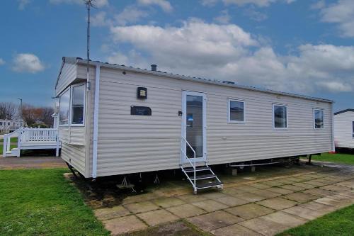 Hunstanton Other | 8 Berth Caravan For Hire At Manor Park Near To A Great Beach Ref 23041C