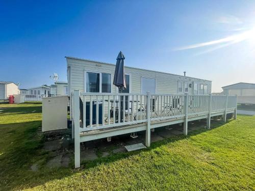 Heacham Other | 8 Berth Caravan For Hire By The Beautiful Beach In Heacham, Norfolk Ref 21055A