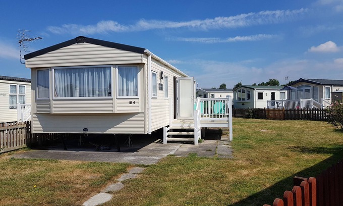 Brean House | 8 Berth Caravan with Spacious enclosed garden