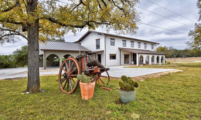 Wimberley House | 8 BR Private Ranch, River access, Pool, Pickle ball, Game Room, Hot Tub