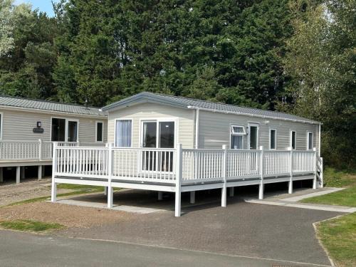 Cayton Bay House | 8 Guests - Pets accepted - Seaglass Cayton Bay