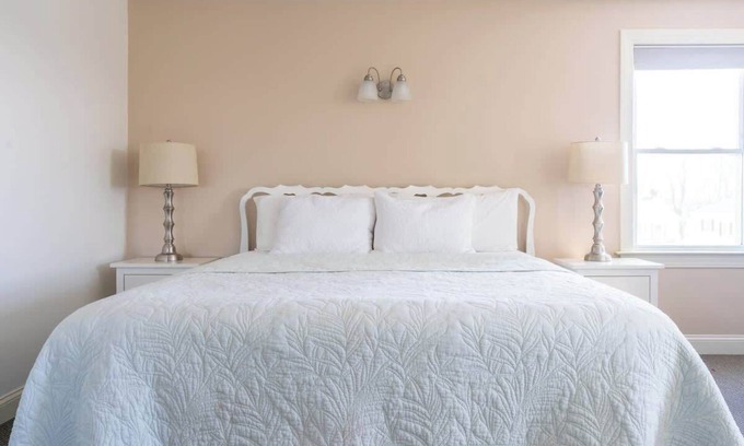 Middletown Hotel | #8 | Largest Room w/King bed