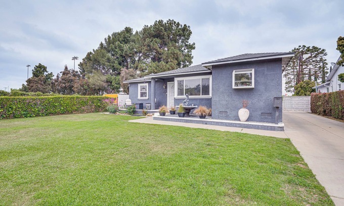 Baldwin Hills House | 8 Mi to Dtwn: Home w/Fireplace & Games in LA!