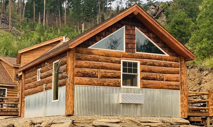 Rapid City Cabin | 8 miles to Mount Rushmore - Sleeps 2 - King Bed