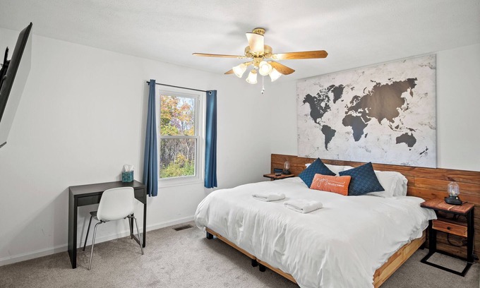 Williamstown House | 8 min to Ark, Playroom, Sleeps 12 on Quiet Street