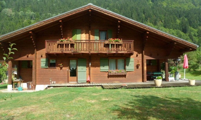 Saint-Gervais-les-Bains Ski Chalet | 8 people - 6 bedrooms - 250m2 + 3.000m2 garden - 8 mins from skiing - Montblanc view