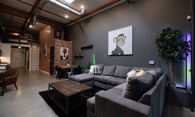 Santa Ana Apartment | ⁂85"TV⁂98 wlkscr⁂6mi>Disney⁂DTSA⁂Food Court⁂w/GYM⁂