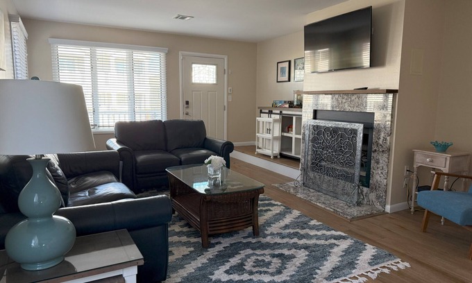 North End House | 856 Brighton Duplex - 5-bedroom townhome with TONS of Parking