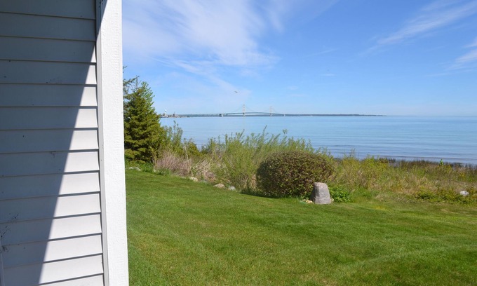 Mackinaw City Condo | 87 Breezy Barefoot Beachy Condo