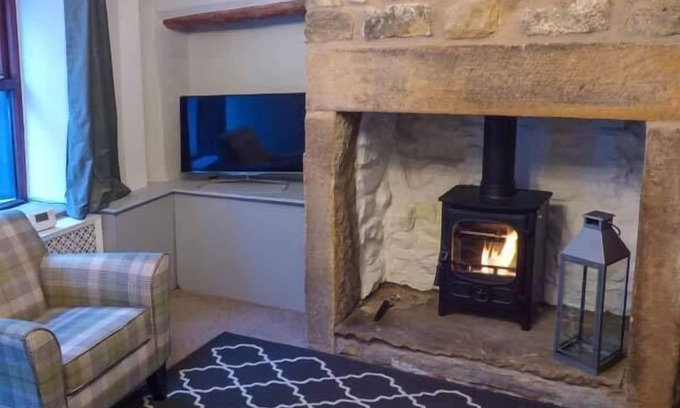 Clitheroe Cottage | 88 REGENT STREET, pet friendly, with open fire in Waddington
