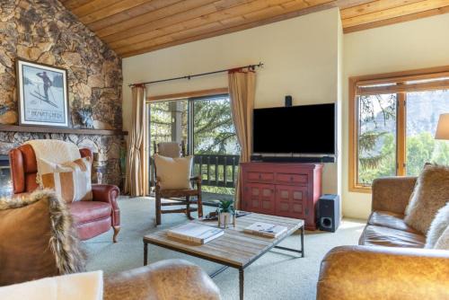 Avon Villa | 88 Ridge Point