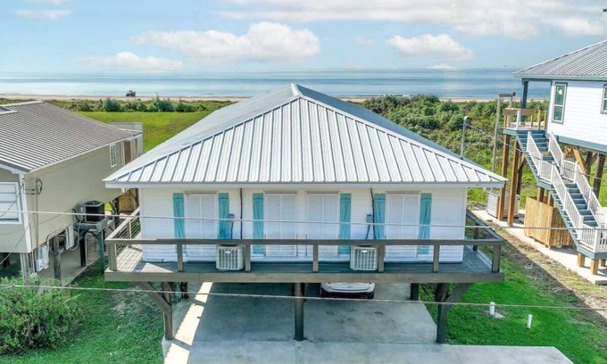 Grand Isle House | 8BR Beachfront w/ Huge Deck | Walk to Sand + Kayak