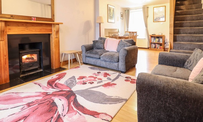Trawsfynydd Cottage | 9 ARDUDWY TERRACE, pet friendly, with open fire in Trawsfynydd