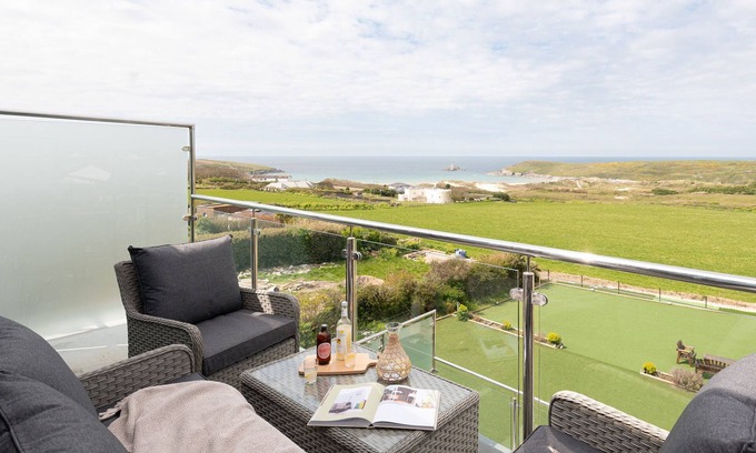 Crantock Apartment | 9 Beachview - apartment in Crantock sleeps 4 guests in 2 bedrooms