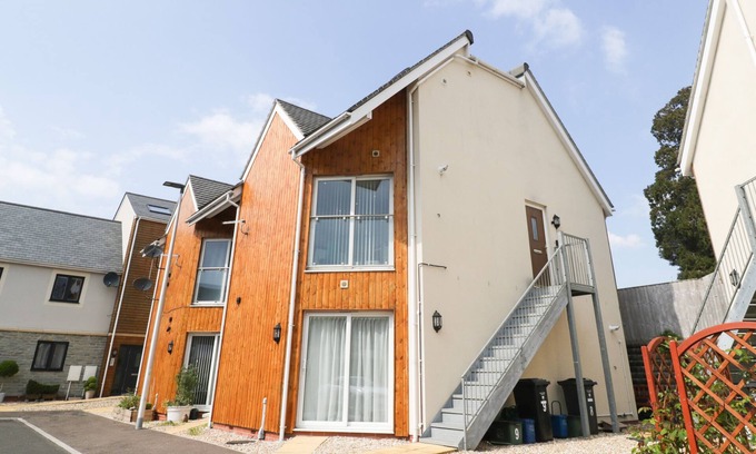 Axminster Cottage | 9 MITCHELL GARDENS, family friendly in Axminster