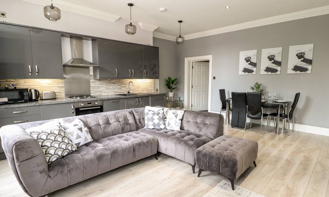 Wakefield Apartment | 9, ST JOHN'S NORTH APARTMENTS, romantic, with a garden in Wakefield