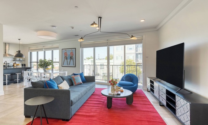 Historic Edgefield Apartment | 916 Main 12 Unit Buyout - Prvt 2 Floors, Sleeps 88 - Perfect For Group Travel