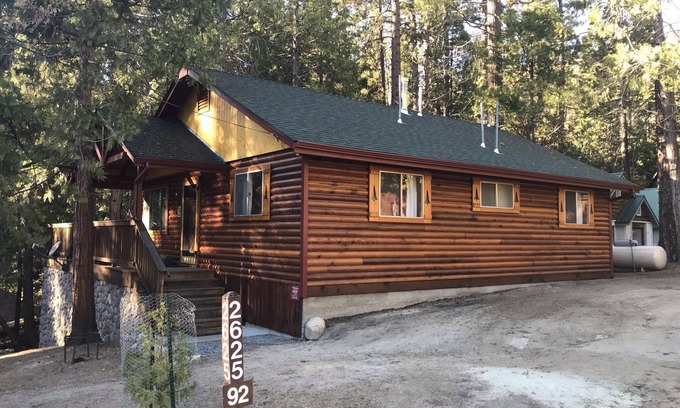 North Wawona Cabin | (92) Harmony Villa at The Redwoods In Yosemite