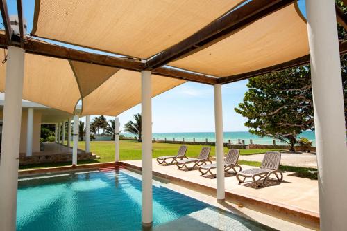 Chicxulub Puerto House | 97985 Stunning beachfront Suites Wi-Fi East of Progreso