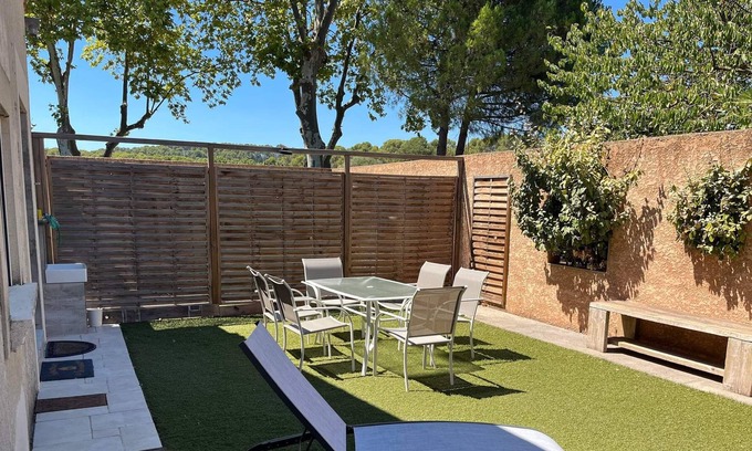 Aiguelongue House | A 15km des Plages, Maison 4 Chambres, Divisée en 2 Appartements Neufs