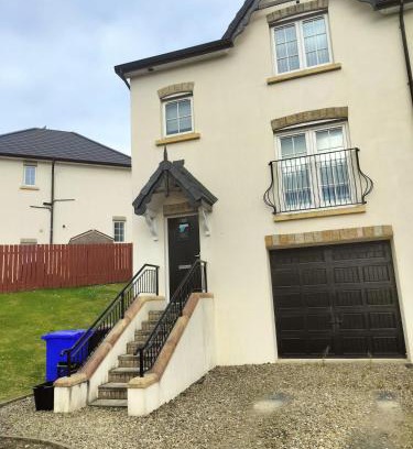 Newtownards House | A beautiful Town home