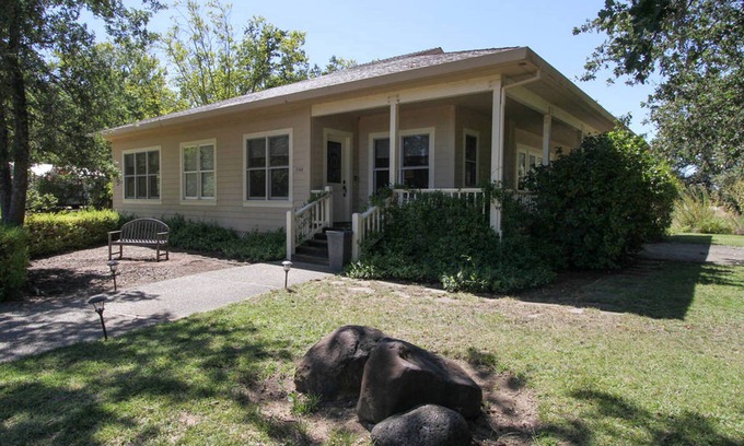 Calistoga House | A Beautiful Vineyard Country Home
