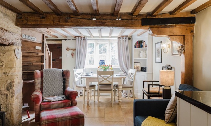 Moreton-in-Marsh Cottage | A beautifully presented two bedroom Cotswold stone cottage in the Cotswolds - Cobblers Cottage, More