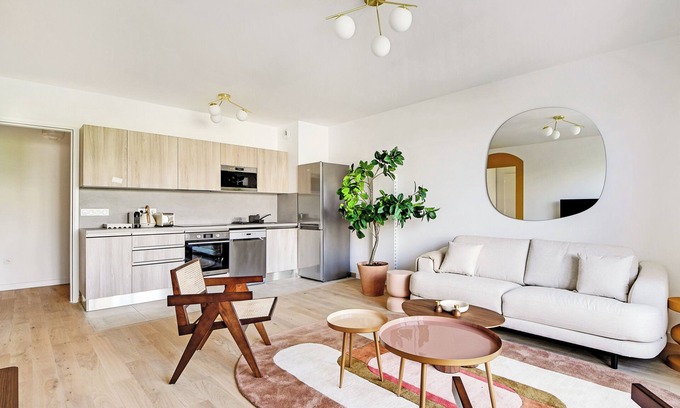 Clichy Apartment | A Bright 3-BR/2BA in Clichy