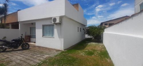 Rio das Ostras House | A Casa Branca