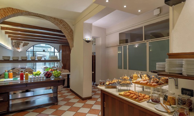 Old Town House | A Casa dei Gonzaga , Mantegna Hotels