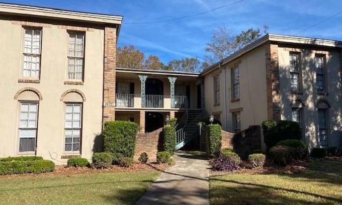 Mobile Condo | A charming 2 bedroom condo in the historic district of downtown Mobile.