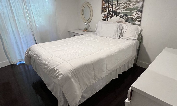 Moscow Apartment | A Clean, Well-Lighted Place - A 10 min stroll to downtown, 5 min drive to U of I