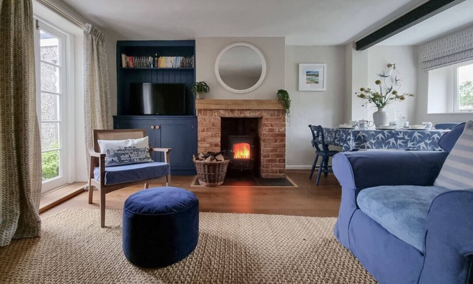 Holt House | A coastal home from home