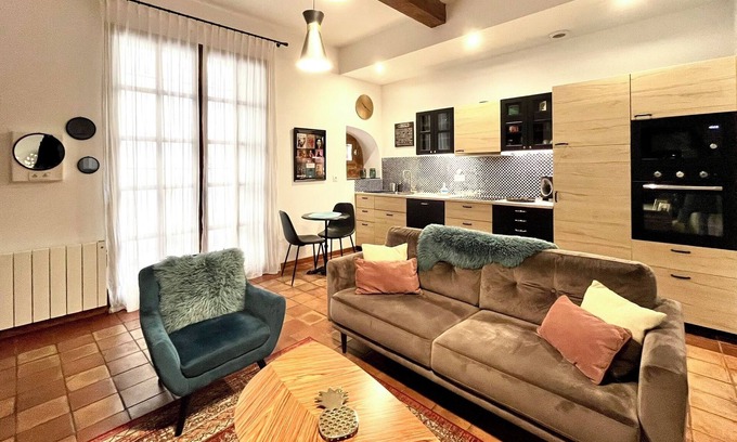 Pezenas Apartment | A cocoon for two in the heart of old Pézenas