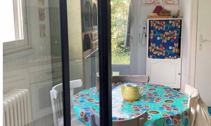 Dax House | A colorful home with a vacation spirit