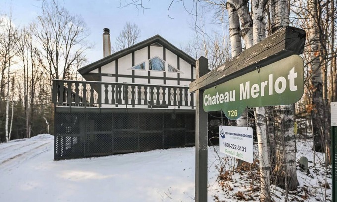 Bessemer House | A Comfortable & Spacious Retreat in the Powderhorn Village