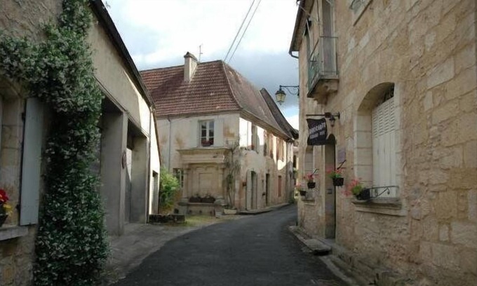 Le Bugue House | A cosy little pied-à-terre ideal for a couple, all amenities on walking distance.
