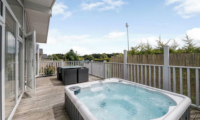 Honiton Ski Chalet | A cosy lodge with one master double and one twin.