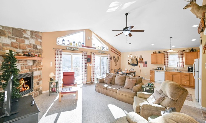Albrightsville House | A Cozy Cabin Retreat