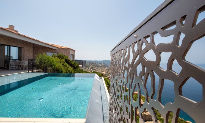 Costa Paradiso Villa | A Domus of frescha construction, designed down to the smallest detail. Breathe in the sea.