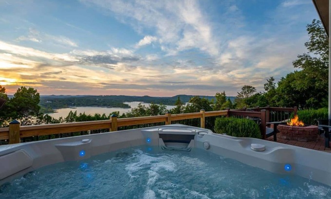 Kimberling City House | A Dream Getaway: Sunset Sanctuary Table Rock Lake