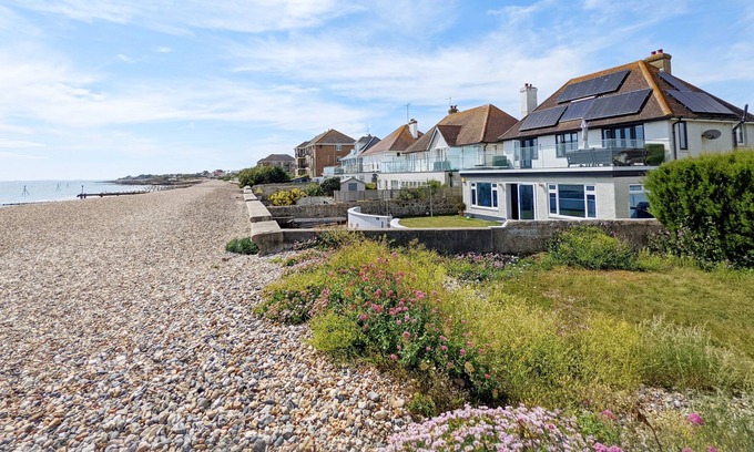 Middleton-on-Sea House | A family house that sleeps 11 guests in 5 bedrooms